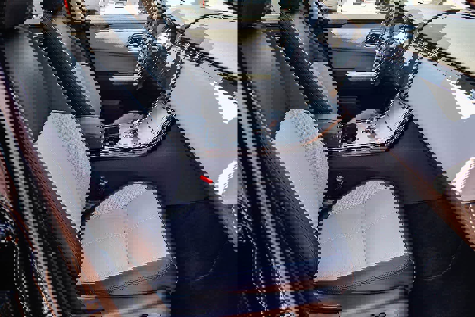 Used 2025 Land Rover Range Rover Velar S image 17