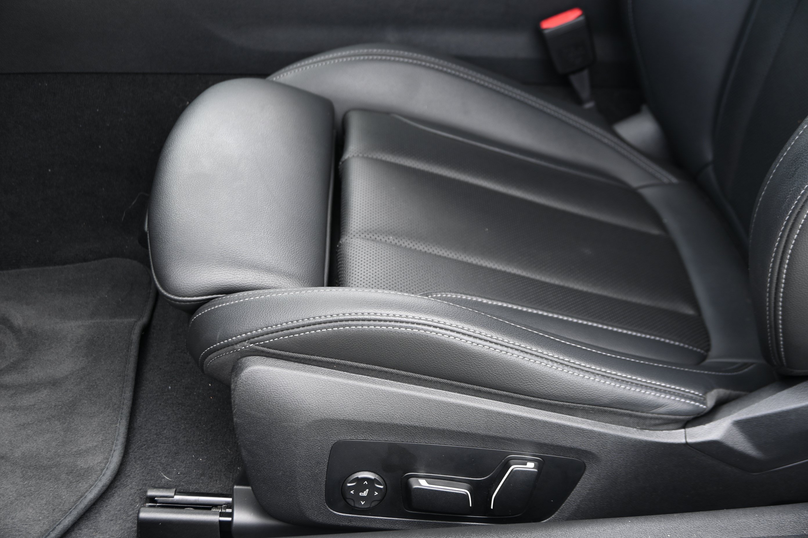 Certified 2025 BMW 430i Convertible w/ Premium Package RWD image 31