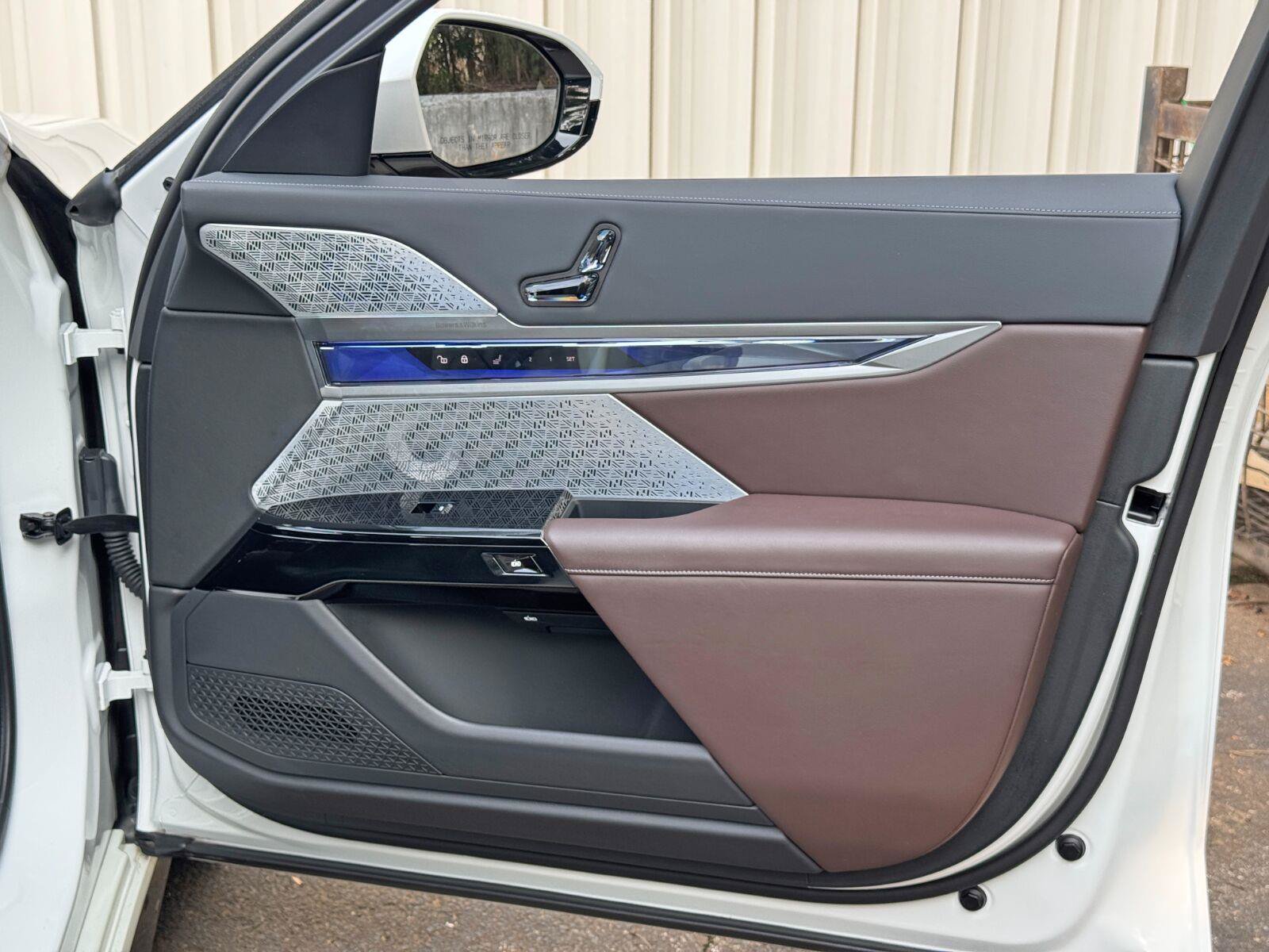 Used 2023 BMW i7 xDrive60 w/ Executive Package 2 AWD/4WD image 57