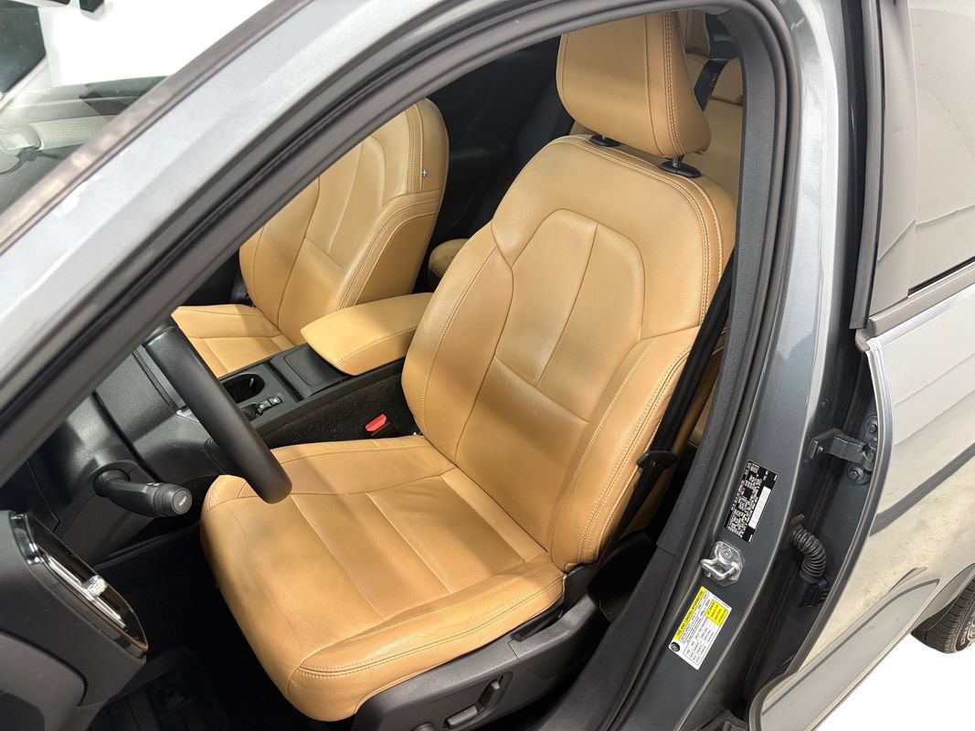 Used 2019 Volvo XC40 T5 Momentum AWD/4WD image 11