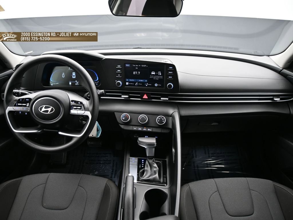 Certified 2024 Hyundai Elantra SE FWD image 12
