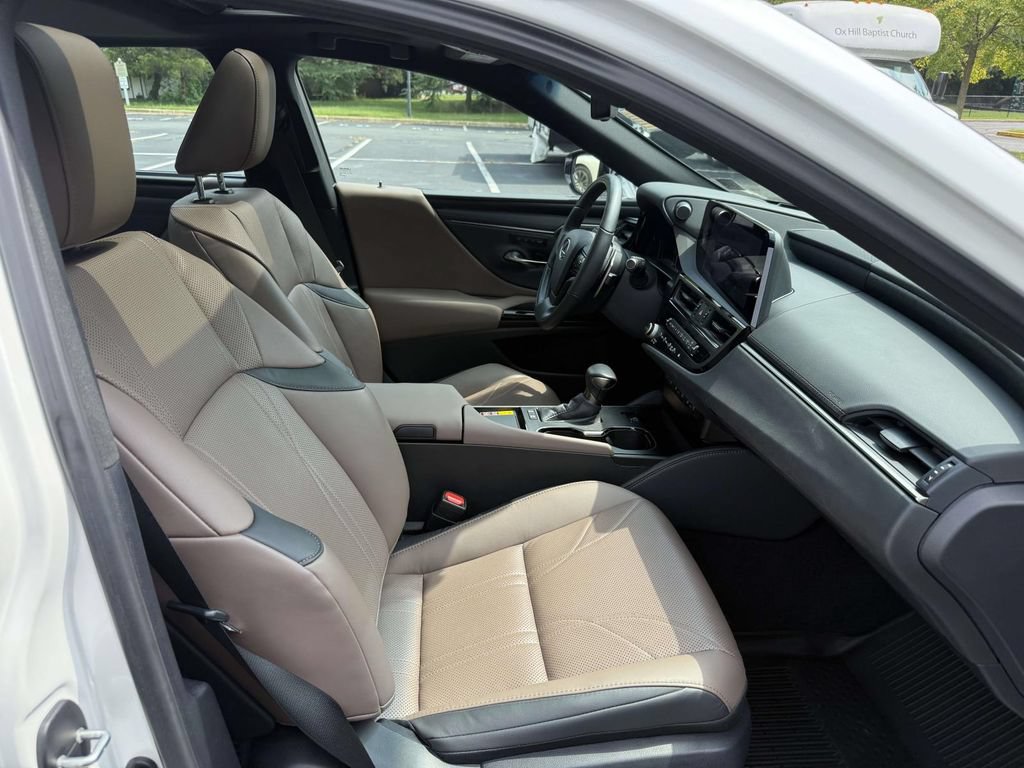 Used 2025 Lexus ES 300h Ultra Luxury w/ Accessory Package (Z2) FWD image 14
