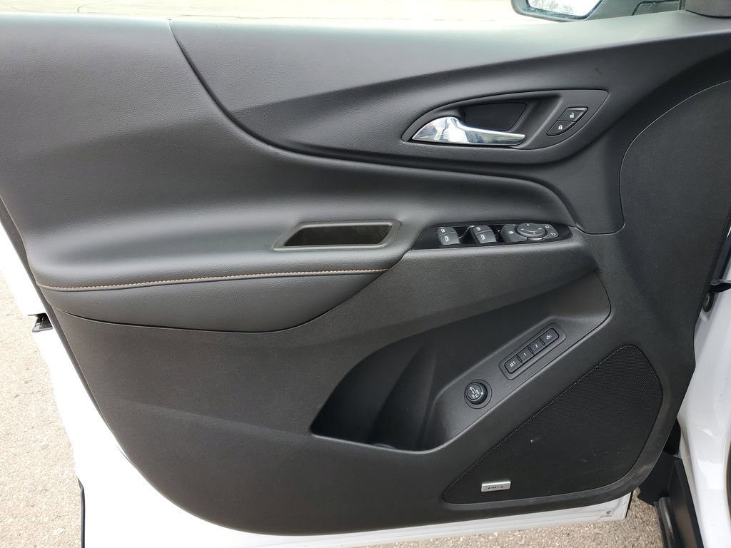Used 2023 Chevrolet Equinox Premier image 24