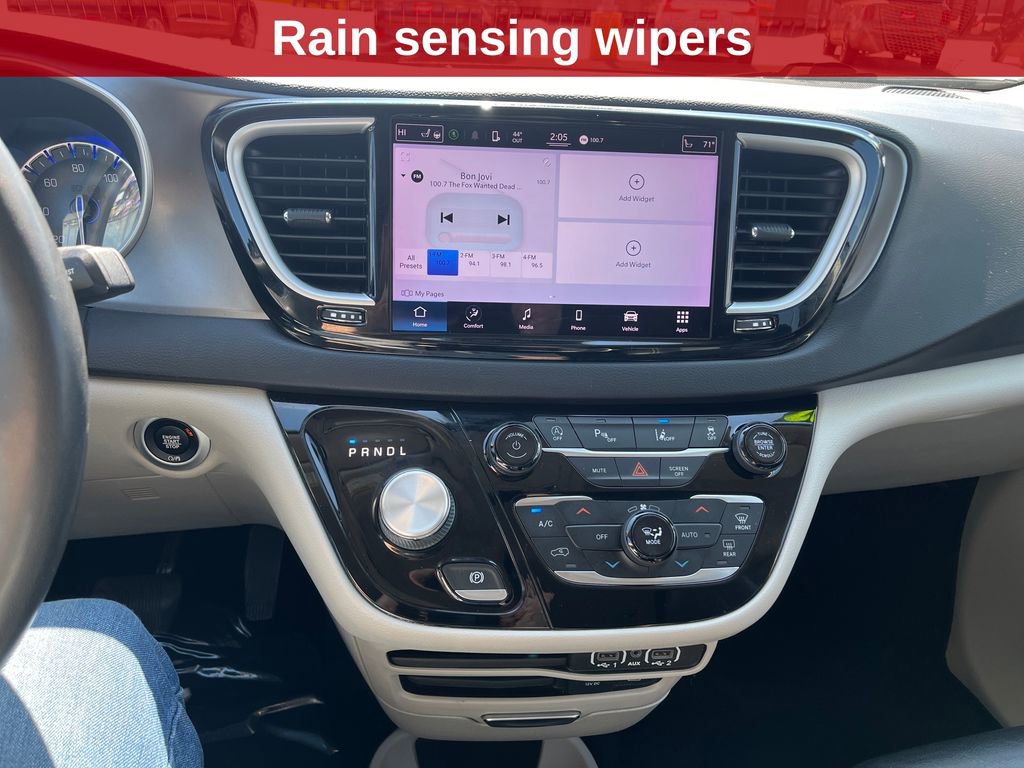 Used 2022 Chrysler Pacifica Touring-L image 23