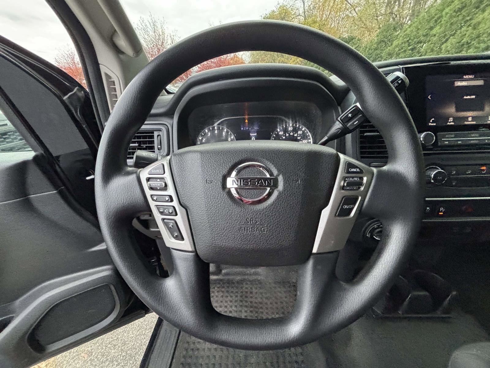 Used 2022 Nissan Titan S image 20