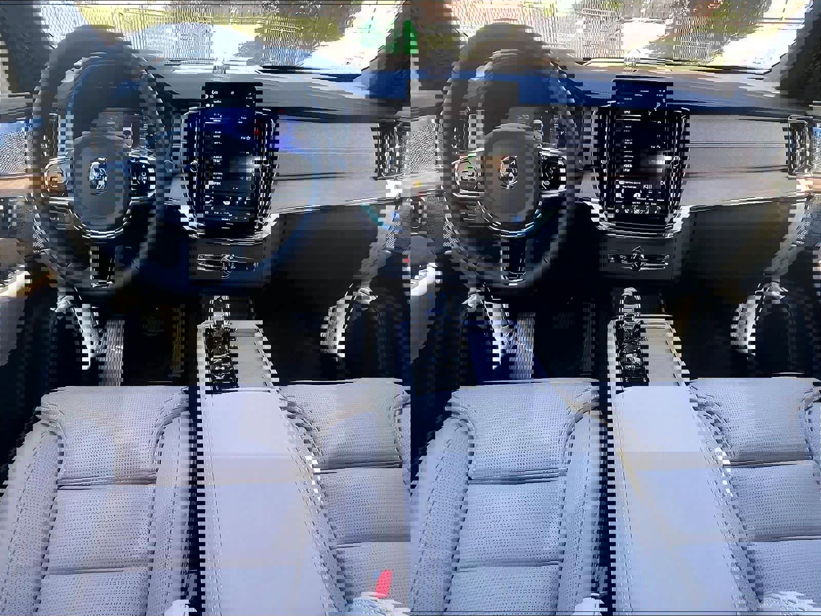 New 2026 Volvo XC90 T8 Ultra w/ Lounge Package image 7