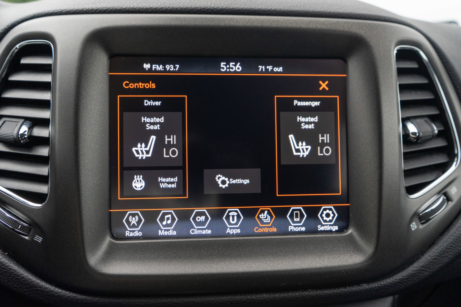 Used 2019 Jeep Compass Trailhawk w/ Cold Weather Group AWD/4WD image 17