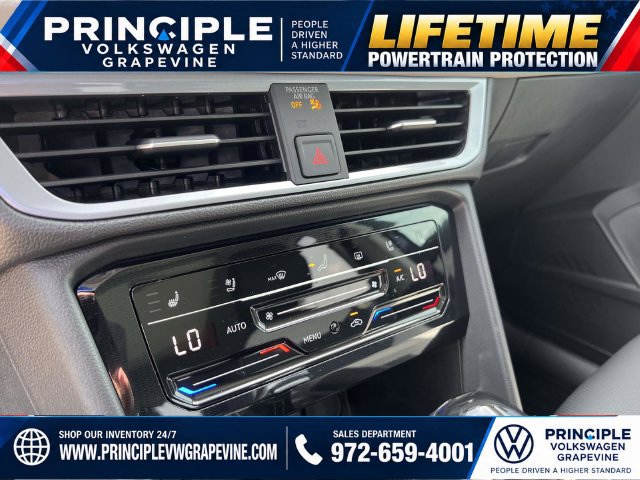 Used 2025 Volkswagen Taos SEL AWD/4WD image 21