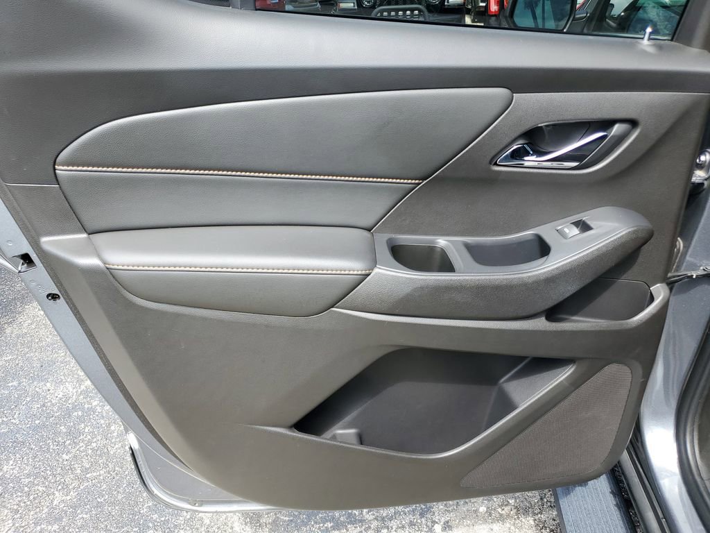 Used 2021 Chevrolet Traverse LS image 8