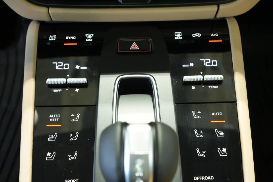 Certified 2026 Porsche Macan AWD/4WD image 21