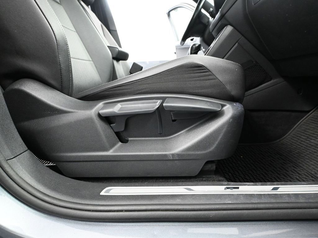 Used 2019 Volkswagen Tiguan SEL Premium R-Line image 47