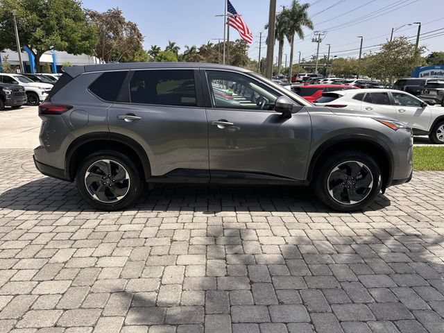 Used 2024 Nissan Rogue SV FWD image 14