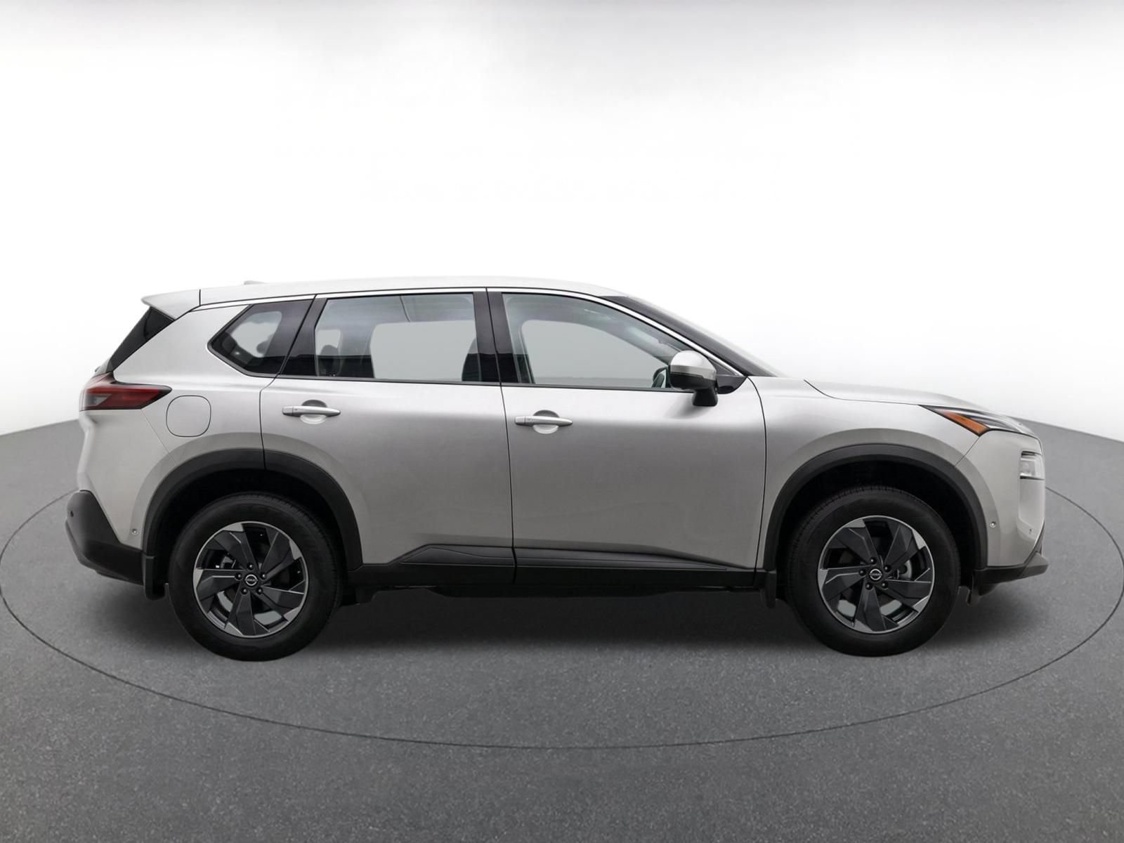 Used 2025 Nissan Rogue SV AWD/4WD image 9