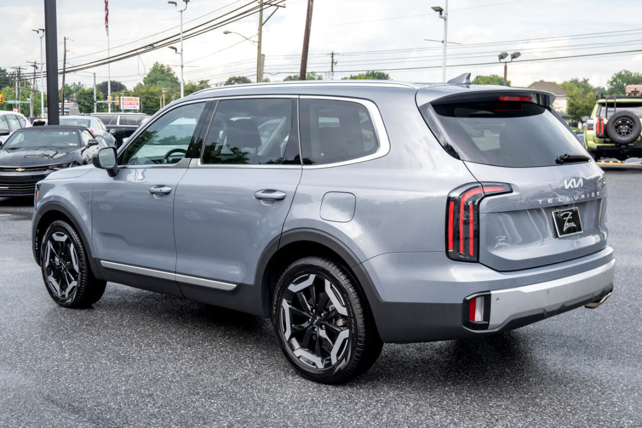 Used 2024 Kia Telluride EX w/ EX Captain's Chair Package image 9