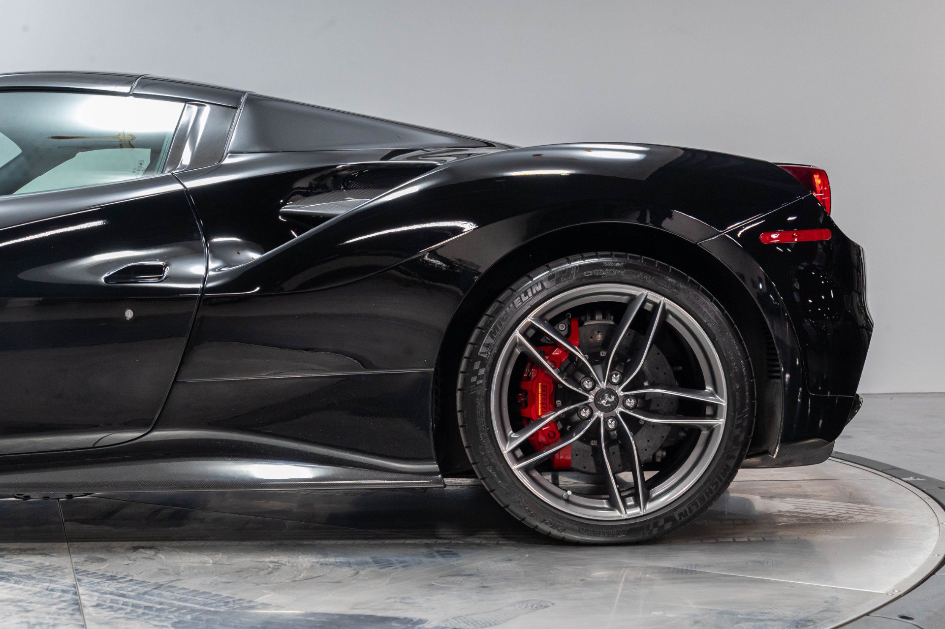 Used 2016 Ferrari 488 Spider RWD image 36