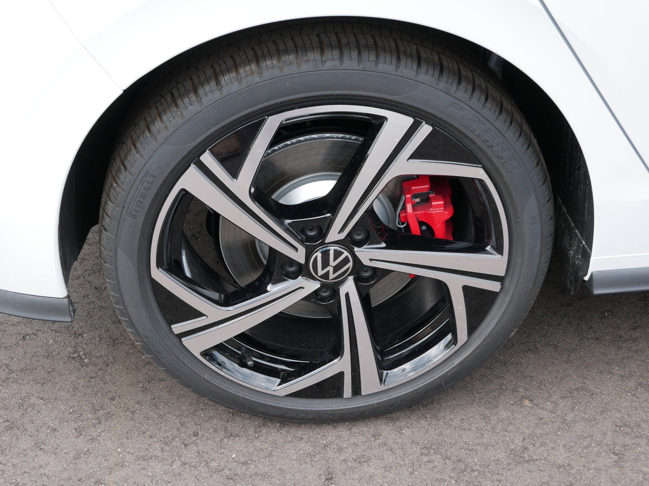 New 2025 Volkswagen GTI SE FWD image 5