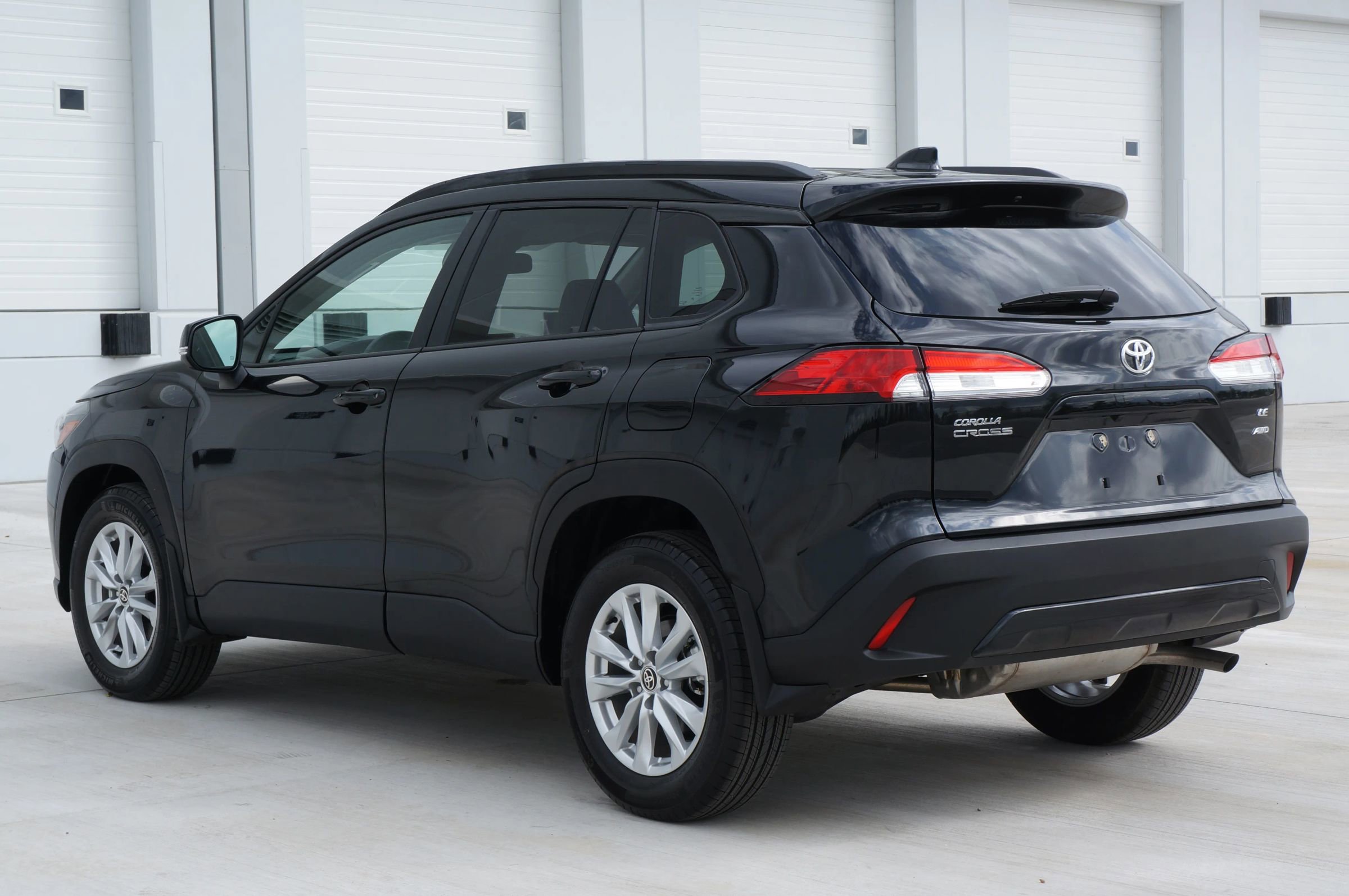 Used 2025 Toyota Corolla Cross LE image 10