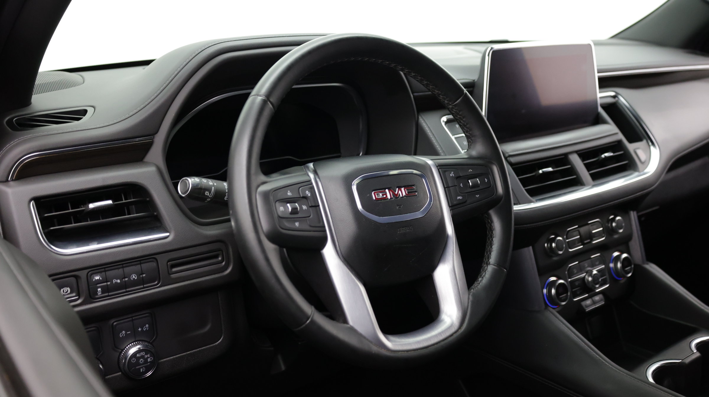 Used 2024 GMC Yukon XL SLE w/ Gmc Pro Safety Plus Package RWD image 11