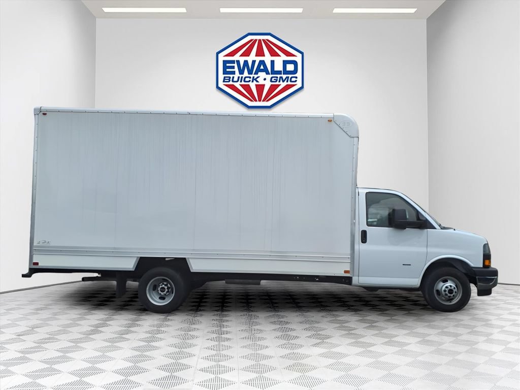 Used 2024 GMC Savana 3500 Extended w/ Power Convenience Package RWD image 2