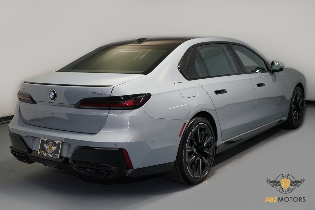 Used 2023 BMW 760i xDrive image 6