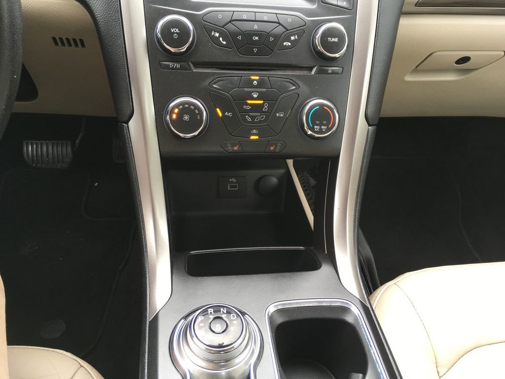 Used 2017 Ford Fusion SE FWD image 17
