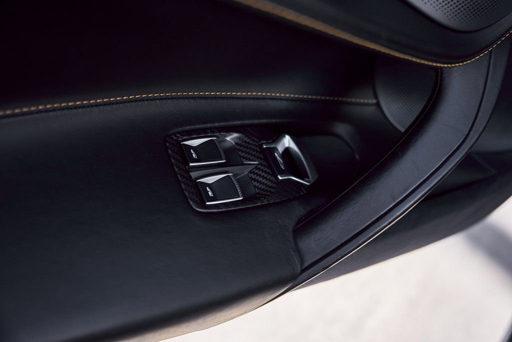 Used 2020 McLaren 720S Spider image 33