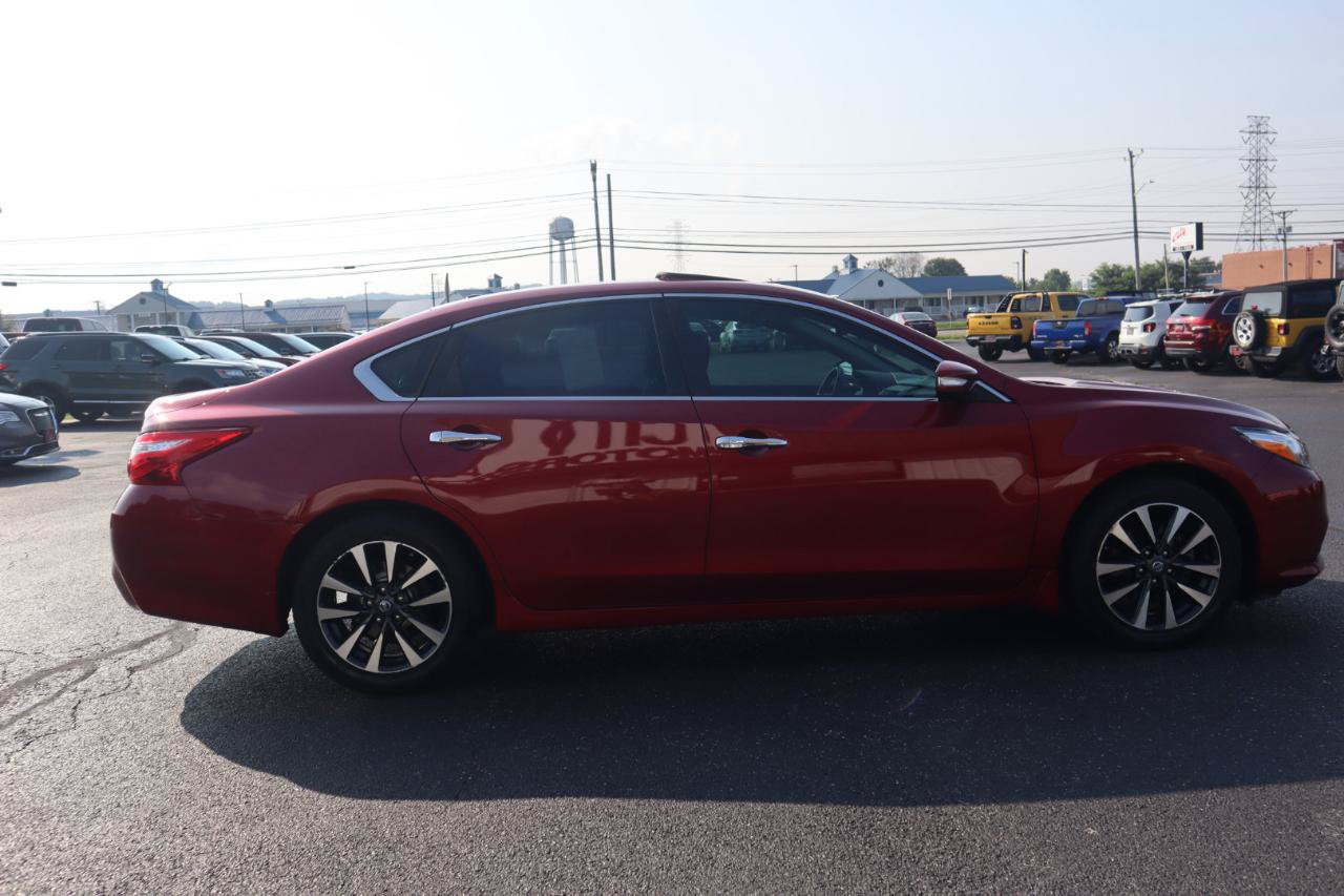 Used 2016 Nissan Altima 2.5 SL w/ Moonroof Package FWD image 8