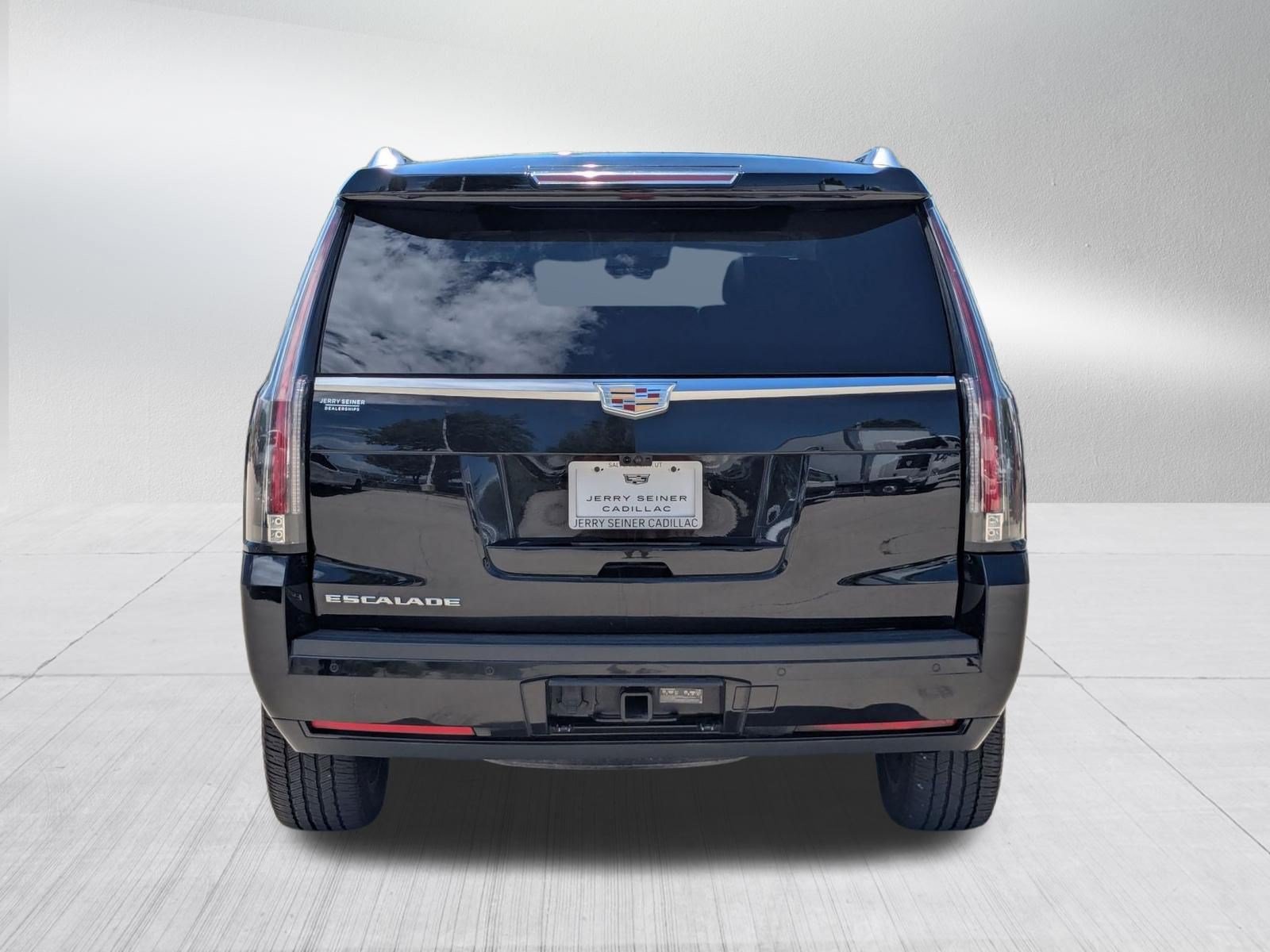 Used 2019 Cadillac Escalade Luxury AWD/4WD image 4