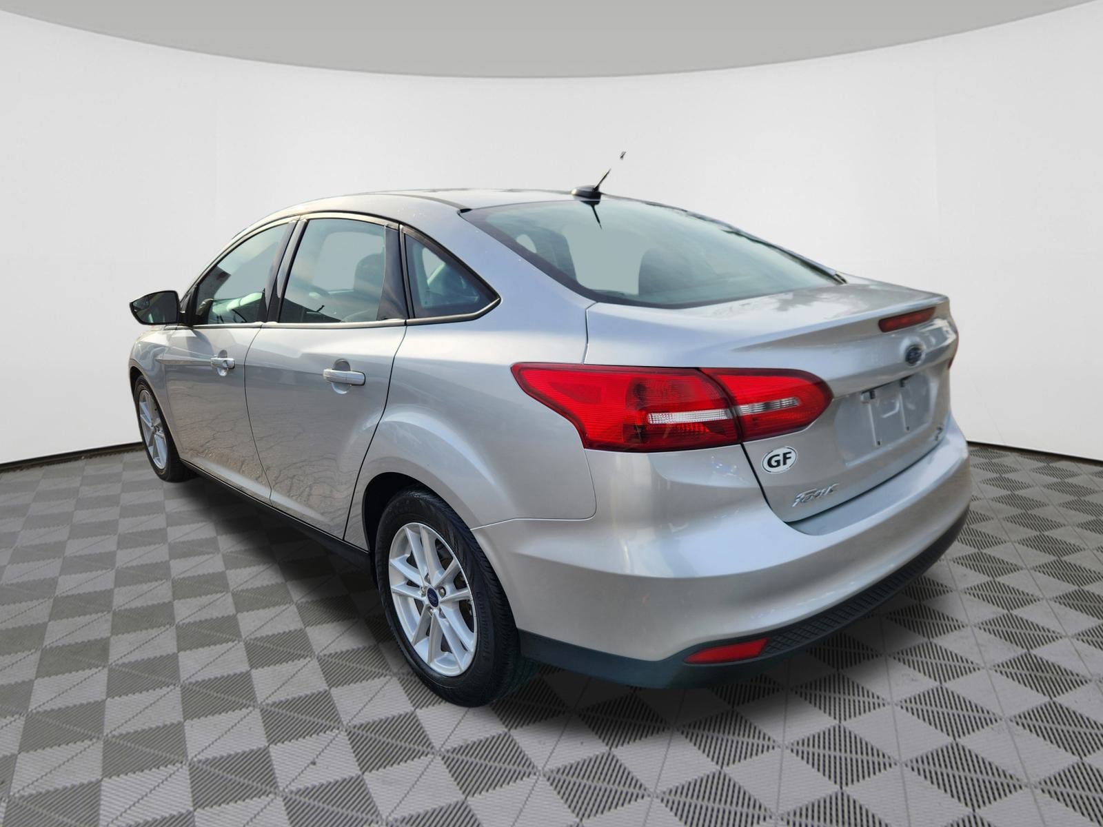 Used 2018 Ford Focus SE image 3