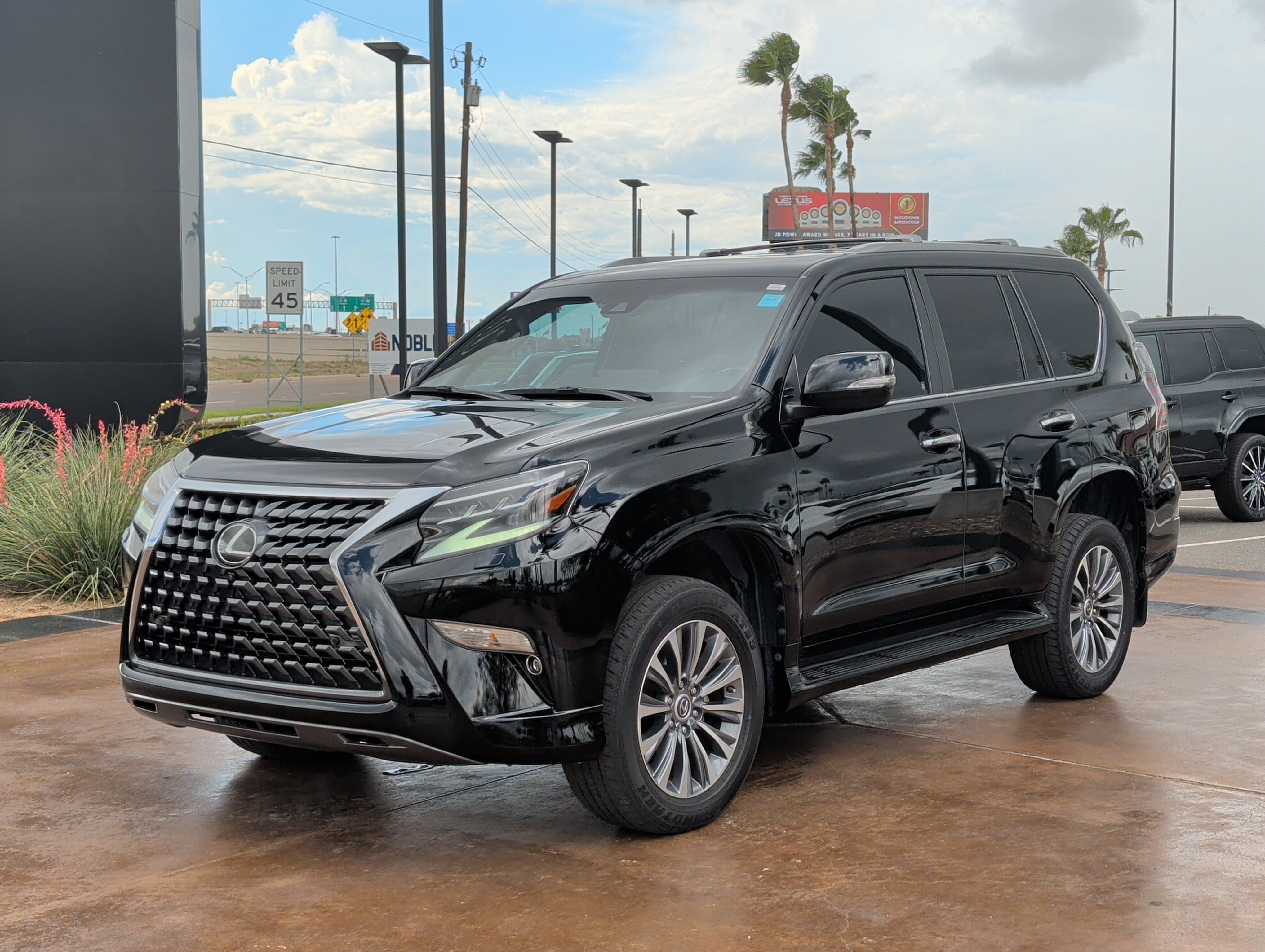 Used 2023 Lexus GX 460 Luxury w/ Accessory Package AWD/4WD image 5