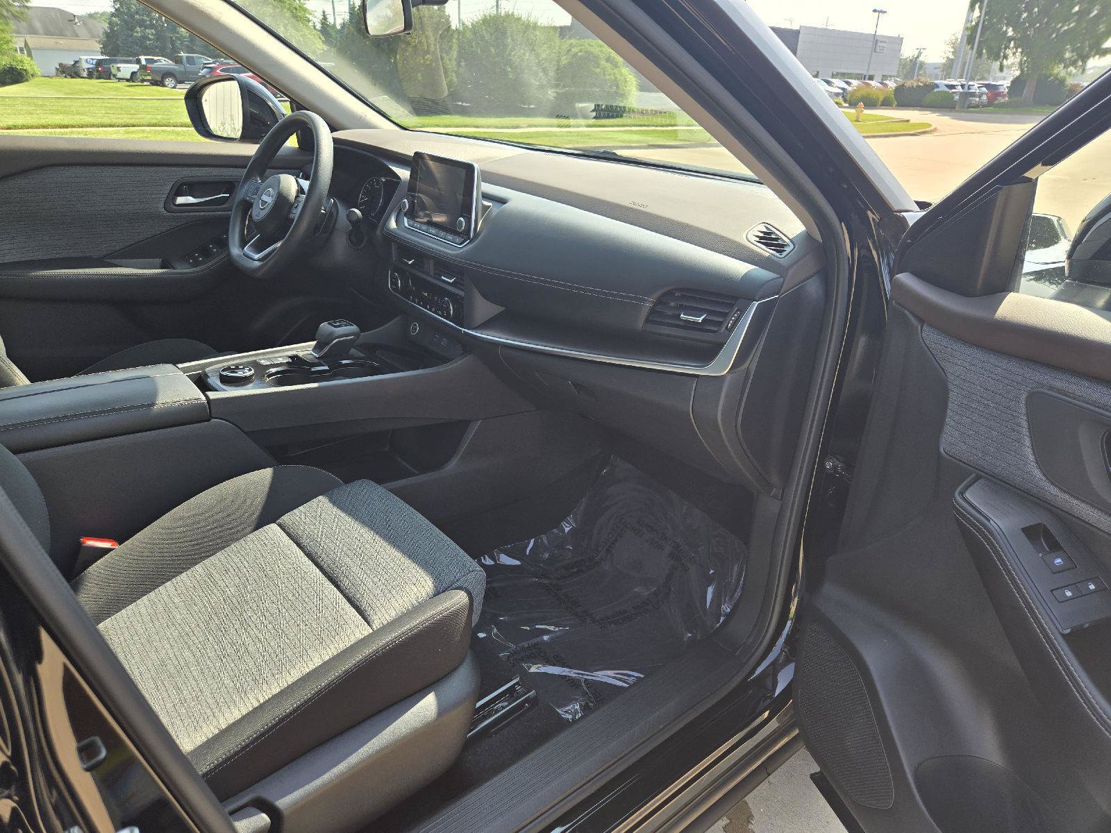 Used 2023 Nissan Rogue SV AWD/4WD image 22