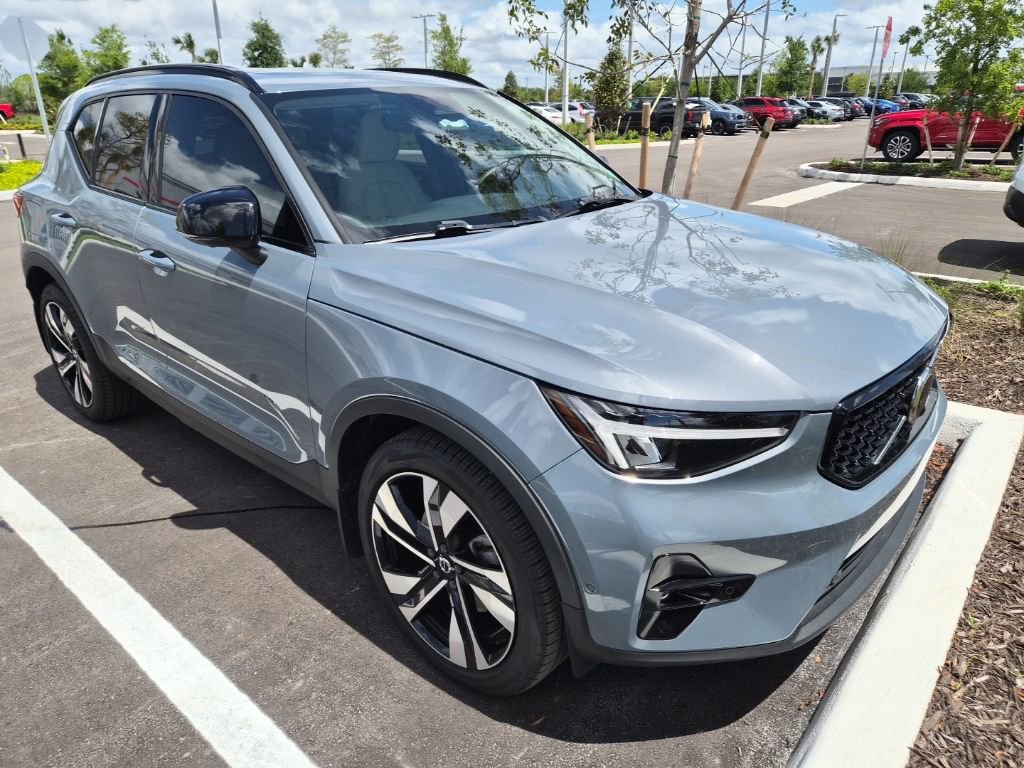 Used 2023 Volvo XC40 B4 Plus w/ Driver Assist Package image 2