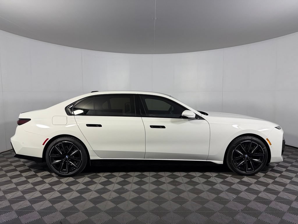 Used 2023 BMW i7 xDrive60 w/ Parking Assistance Package AWD/4WD image 7