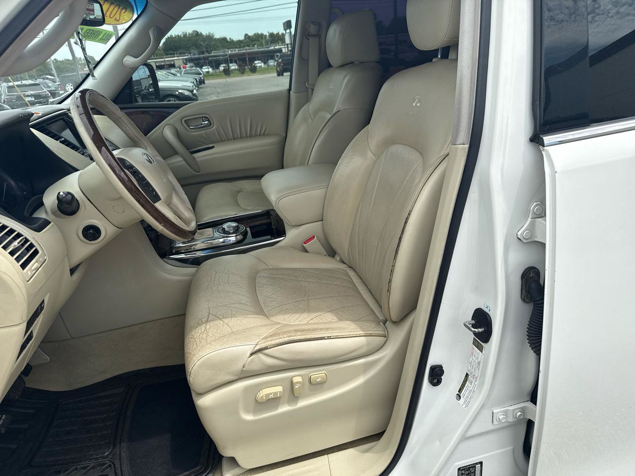 Used 2011 INFINITI QX56 4WD w/ Deluxe Touring Pkg image 11