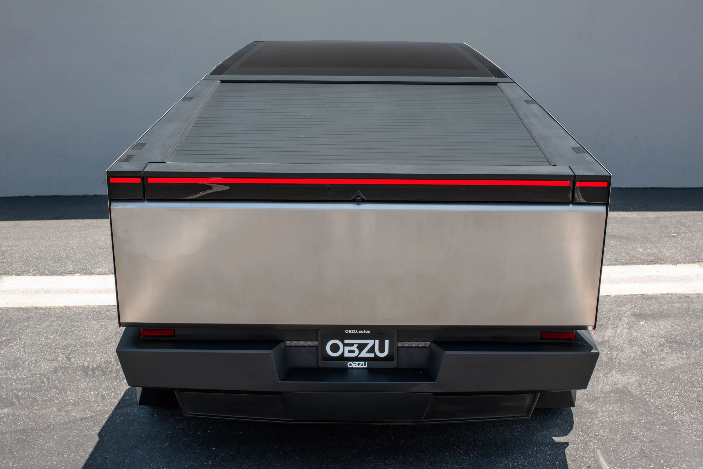 Used 2025 Tesla Cybertruck AWD Crew Cab image 29
