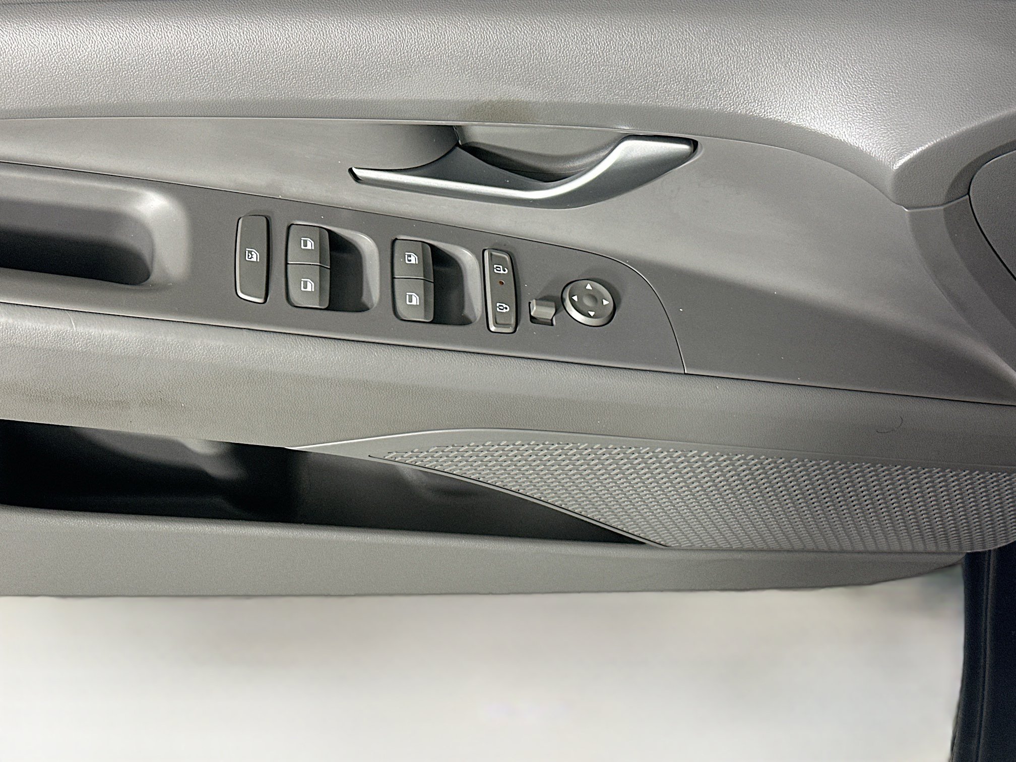 Used 2024 Hyundai Elantra SE FWD image 14