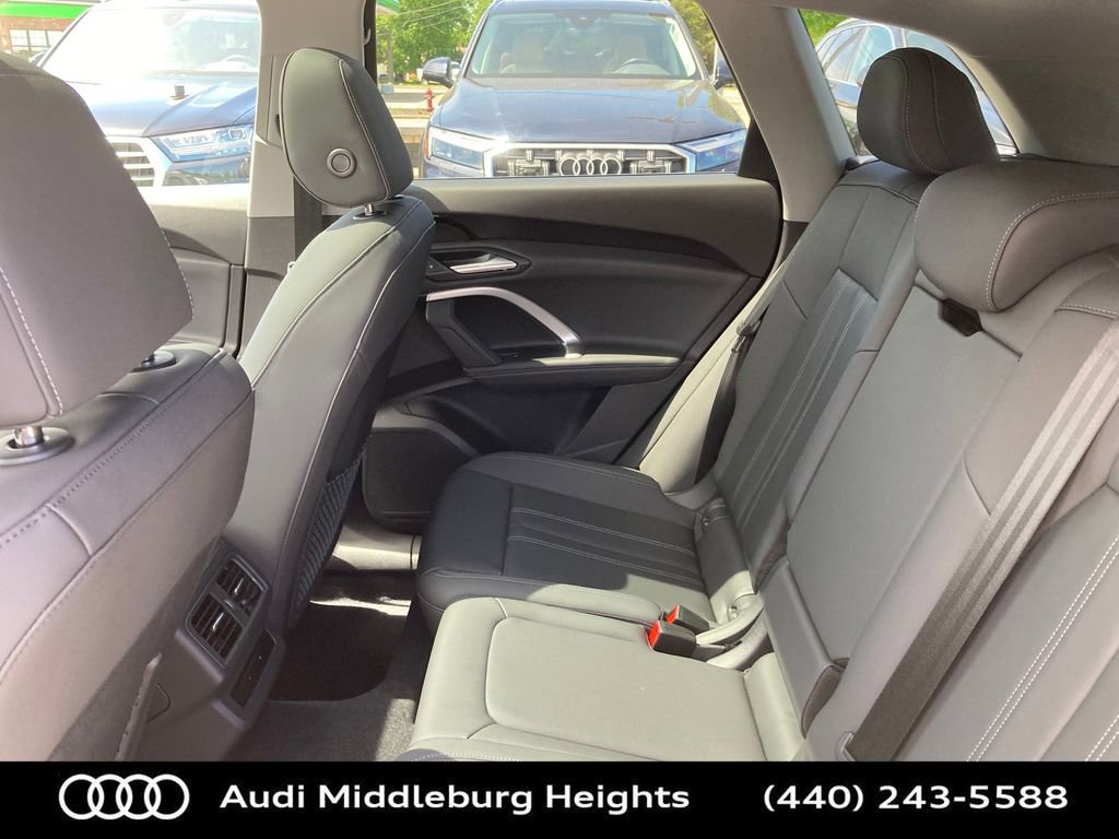 Used 2025 Audi Q5 Premium w/ Convenience Package image 25