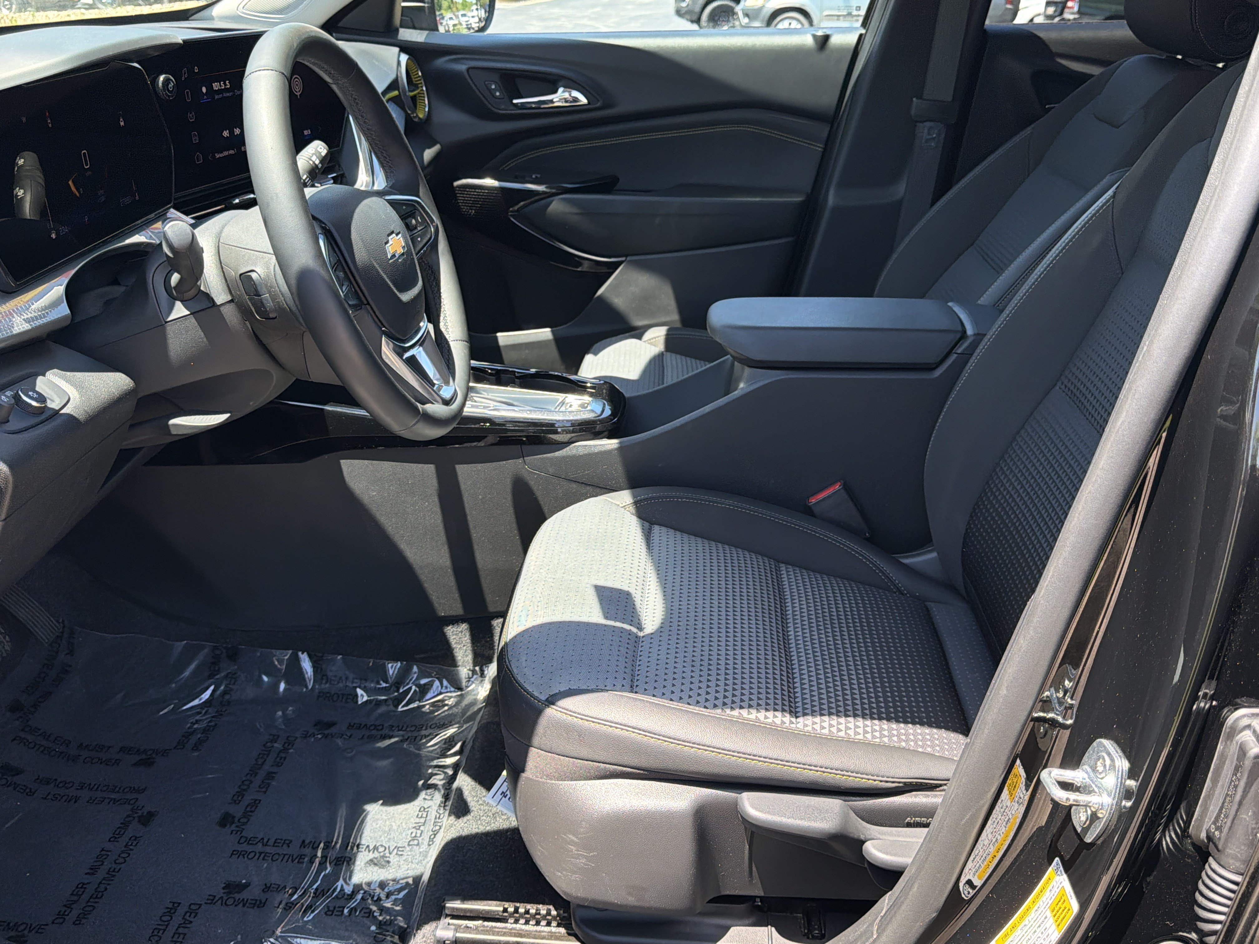 Used 2024 Chevrolet Trax LT FWD image 9