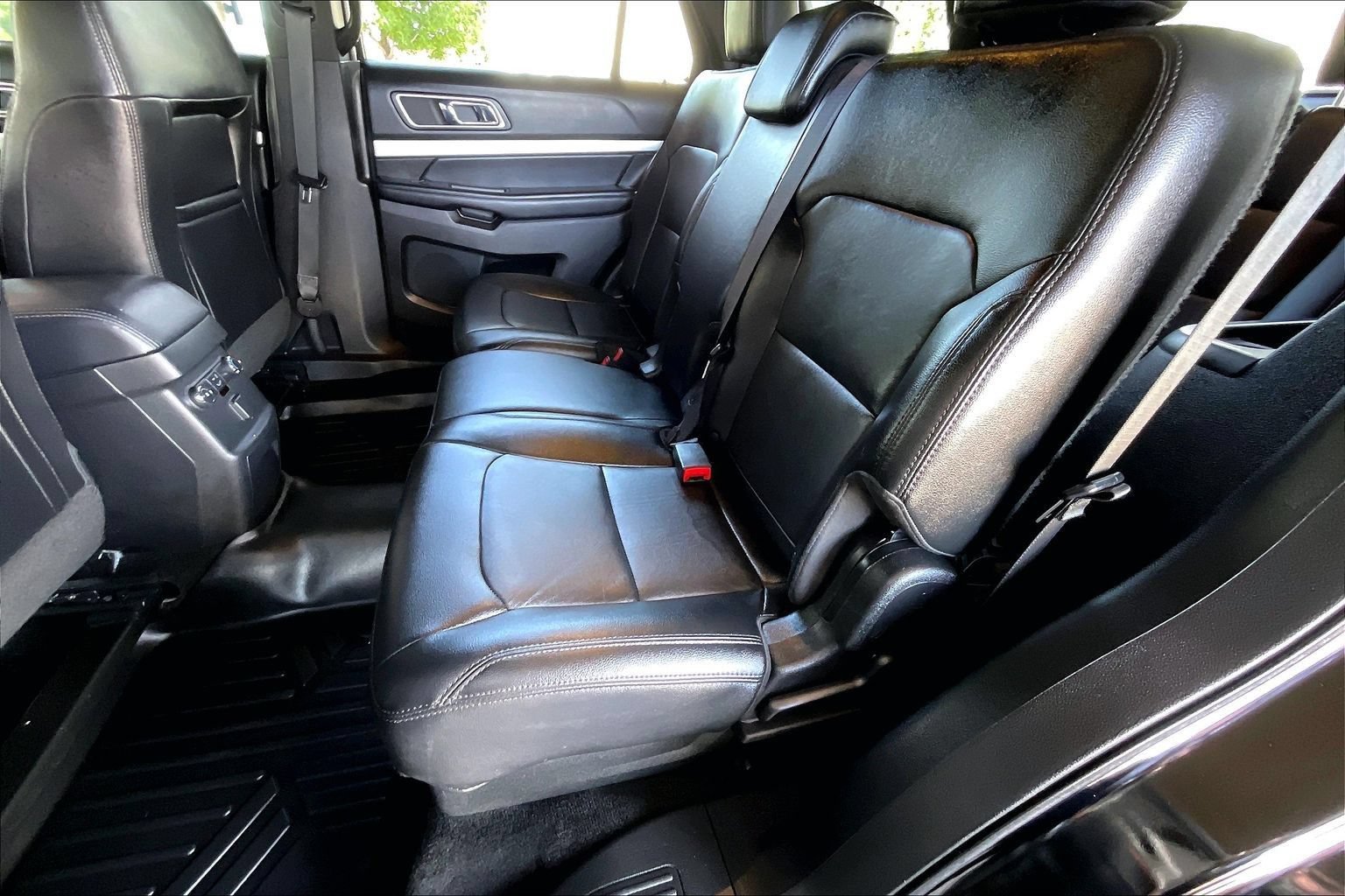 Used 2016 Ford Explorer XLT w/ Equipment Group 202A FWD image 20