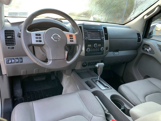 Used 2013 Nissan Frontier SL w/ Moonroof Pkg image 21