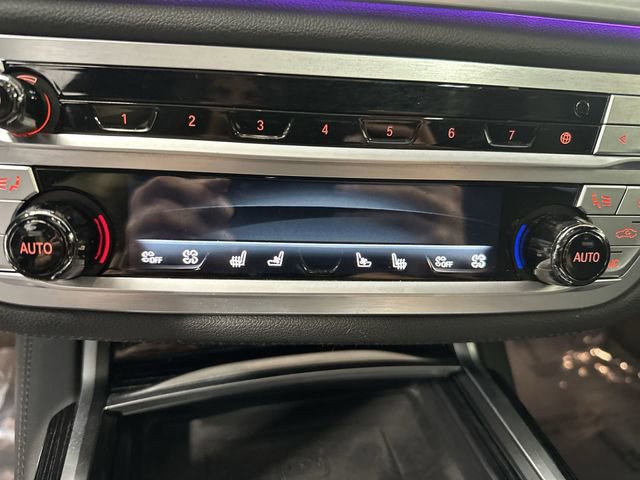 Used 2022 BMW 750i xDrive w/ Executive Package AWD/4WD image 17
