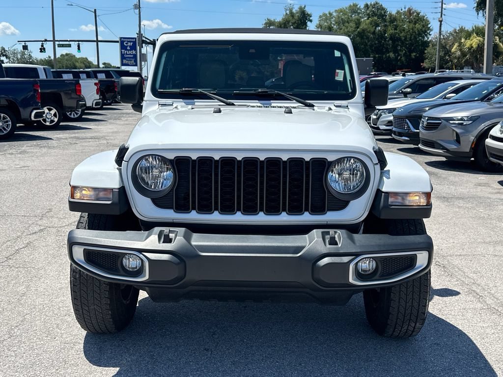 Used 2024 Jeep Gladiator Sport AWD/4WD image 3