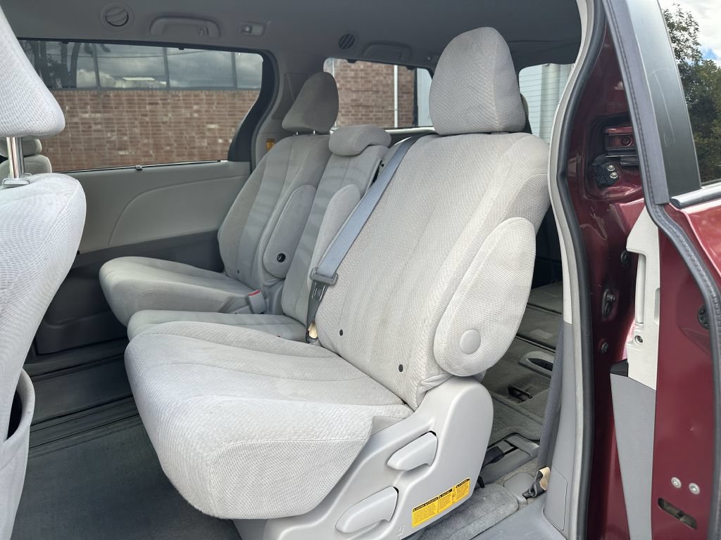 Used 2014 Toyota Sienna LE FWD image 30