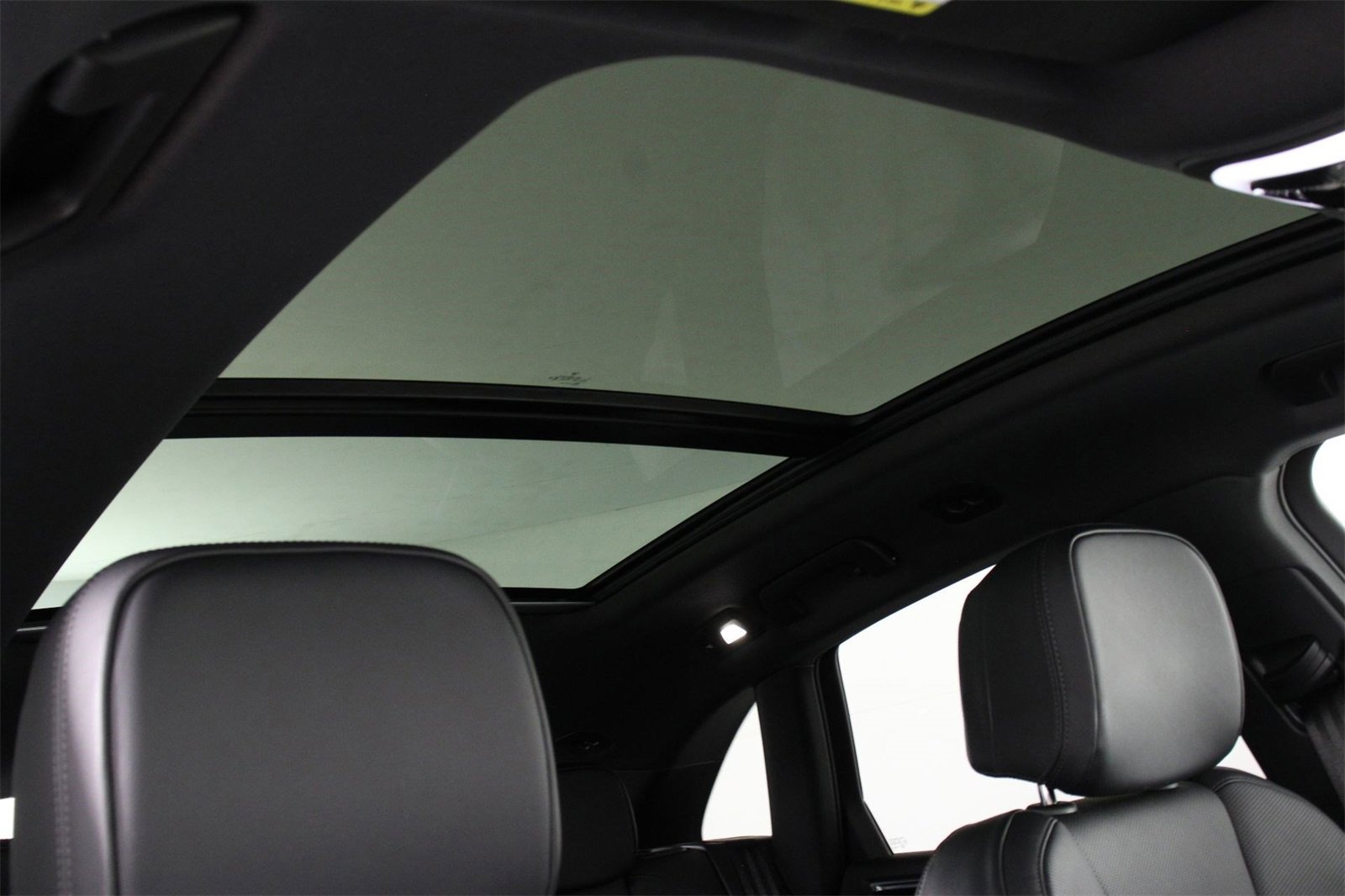 Used 2025 Porsche Macan image 25