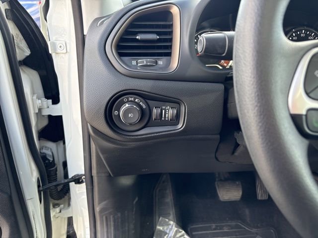 Used 2023 Jeep Renegade Latitude w/ Sun/Sound Group image 13