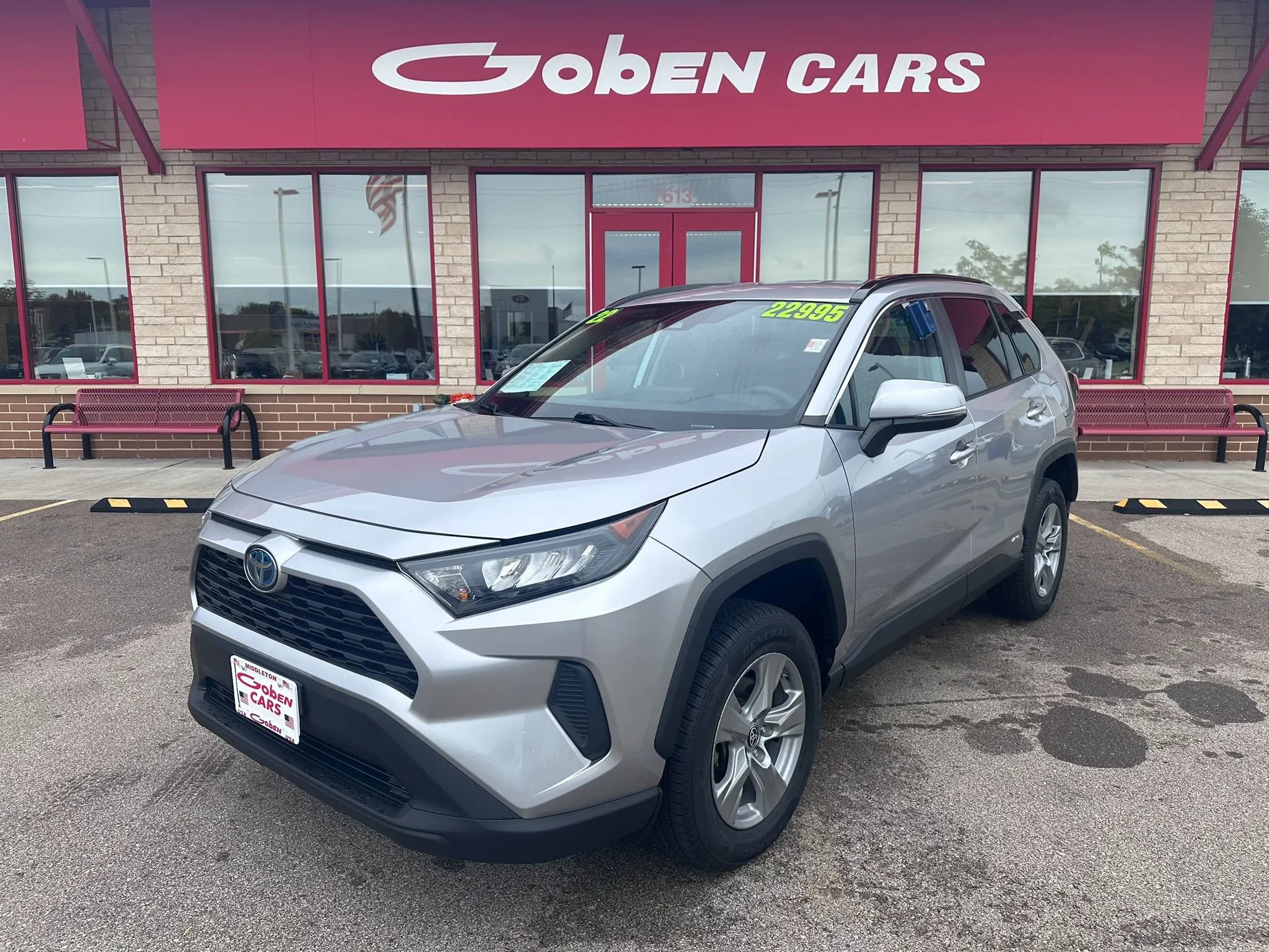 Used 2022 Toyota RAV4 LE AWD/4WD image 1