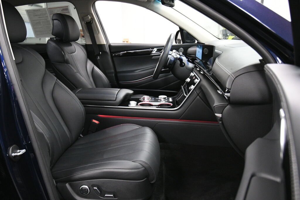Used 2025 Genesis GV80 2.5T Standard AWD/4WD image 29
