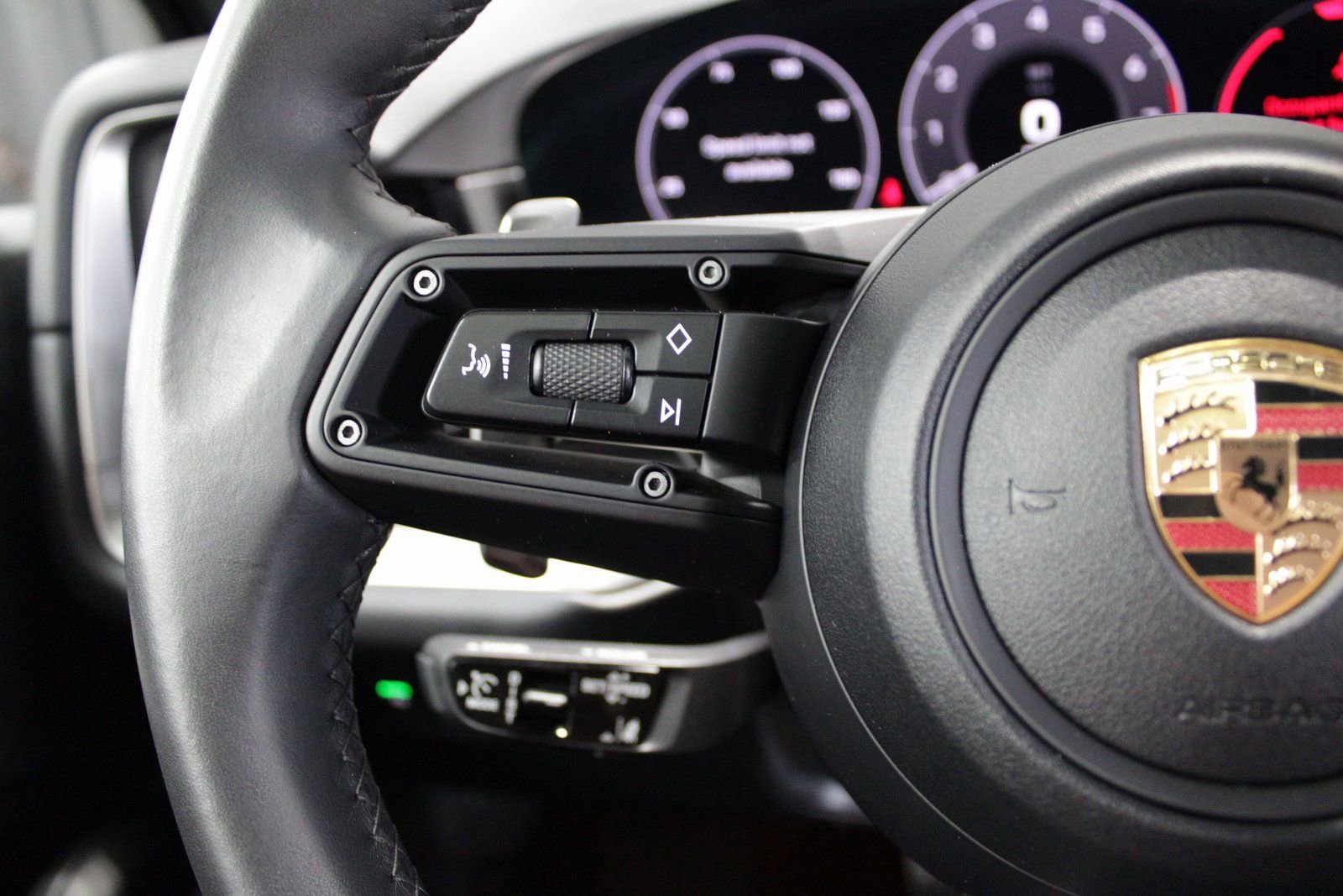 Certified 2025 Porsche Cayenne image 29