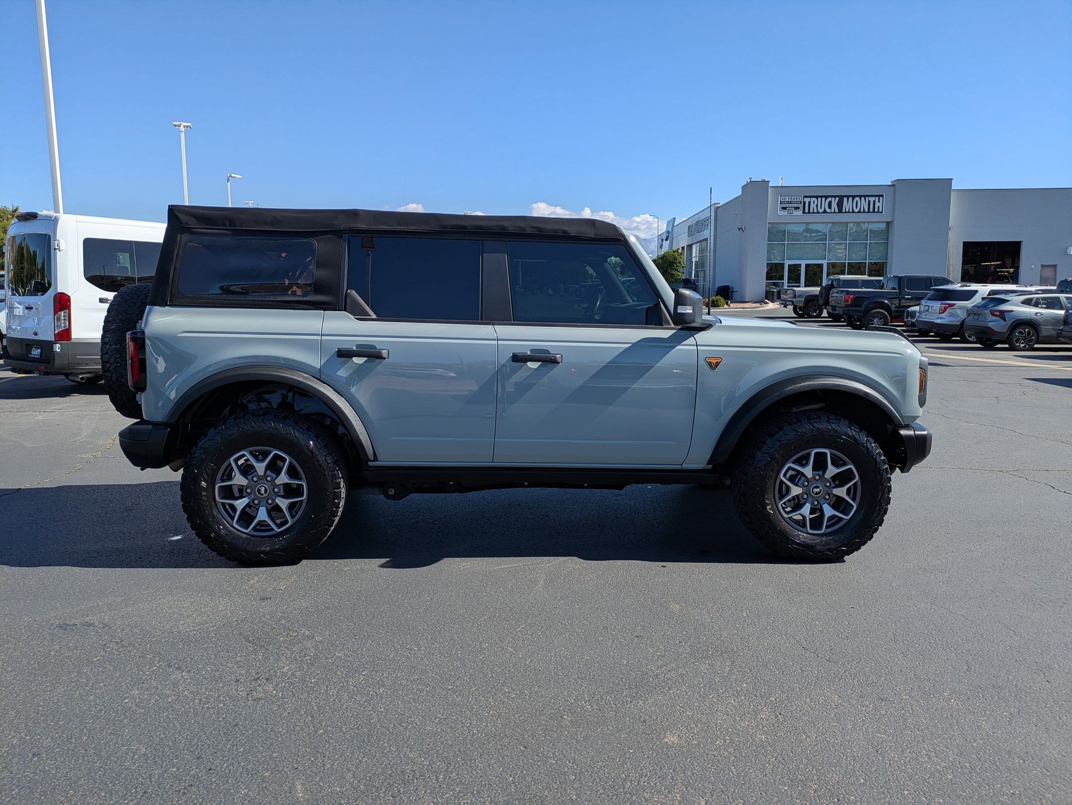 Used 2022 Ford Bronco Badlands AWD/4WD image 3