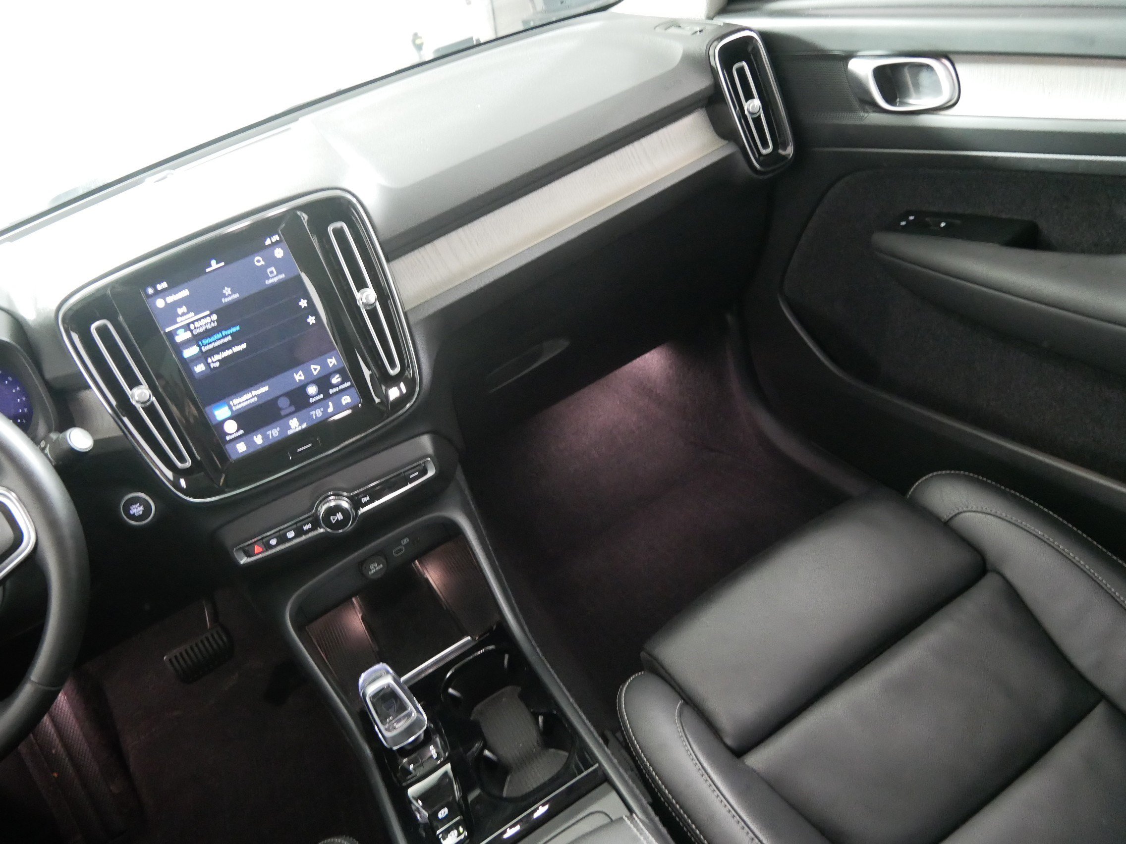 Used 2023 Volvo XC40 B5 Plus w/ Driver Assist Package AWD/4WD image 11